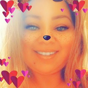 Meet your Posher, Claudia